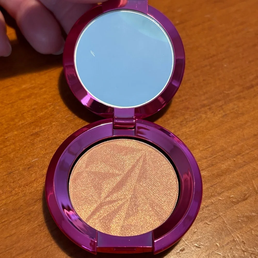 BECCA Shimmering Skin Perfector Pressed Powder